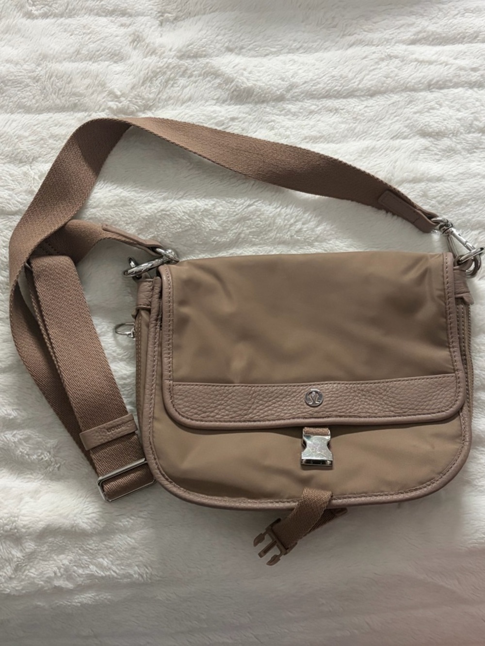 Lululemon Messenger Crossbody Bag - Picture 2 of 7